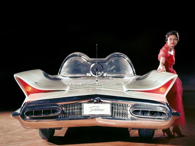 Концепт-кар Lincoln Futura 1955 года, который достался только Бэтмену