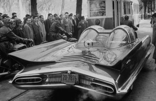 Концепт-кар Lincoln Futura 1955 года, который достался только Бэтмену