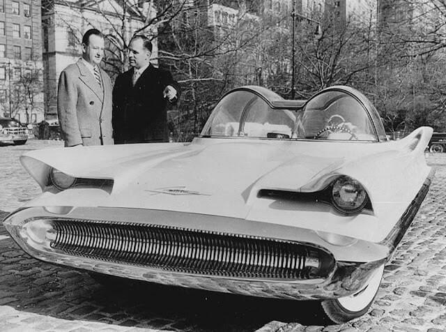 Концепт-кар Lincoln Futura 1955 года, который достался только Бэтмену