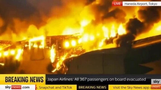 
        В аэропорту Токио загорелся самолет Japan Airlines с пассажирами на борту    