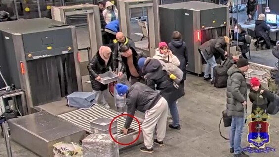 
        Мужчина украл женскую сумочку в аэропорту Внуково    