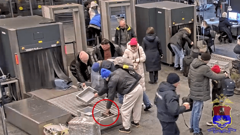 
        Мужчина украл женскую сумочку в аэропорту Внуково    