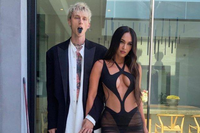 Жених Меган Фокс Machine Gun Kelly забил чернилами всю верхнюю часть тела