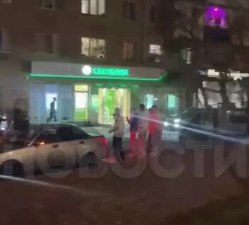 
        В Ставропольском крае ночью неизвестные перегородили дорогу, включили громко музыку под окнами дома и стали танцевать    