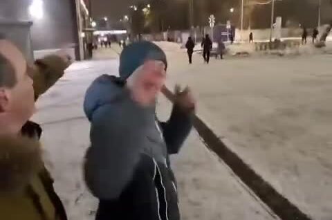 
        «Пивка будешь? Drinking будешь?»    