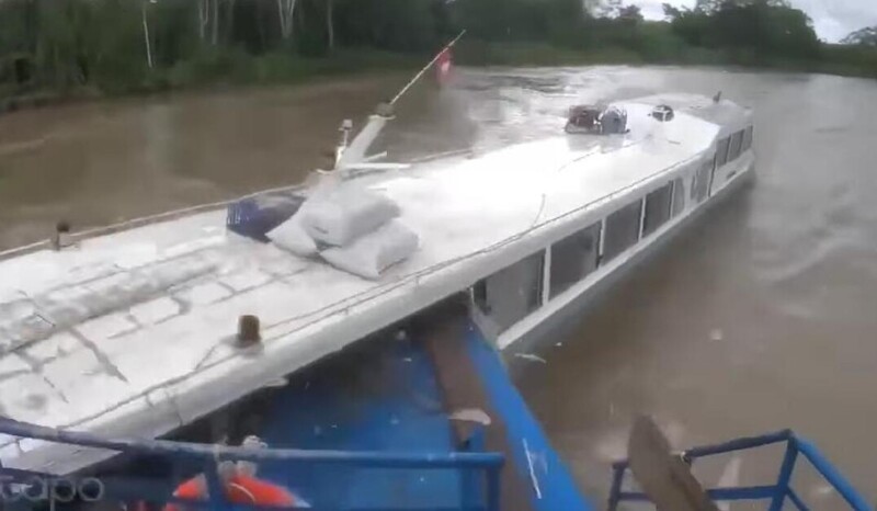 
        Столкновение двух судов в Перу попало на видео    