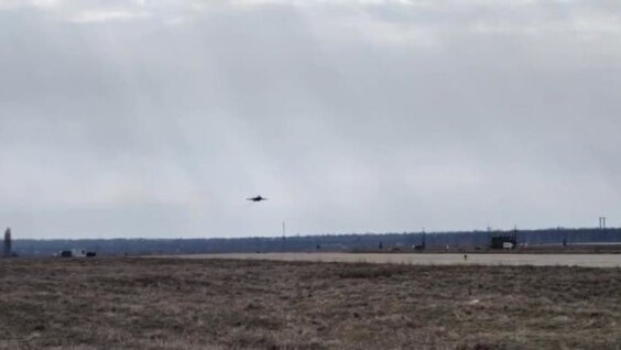 
        Редкие кадры посадки Су-34 без шасси    