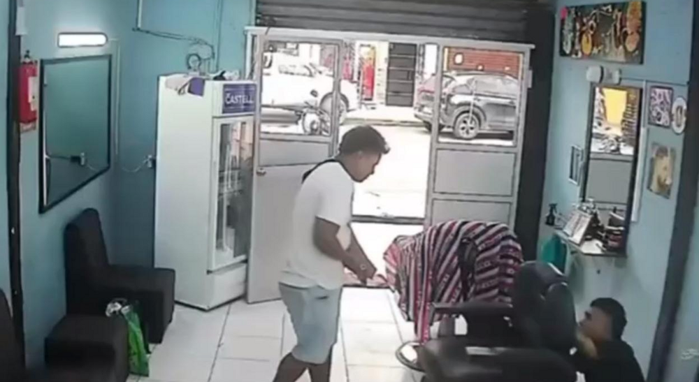 
        Счастливый день эквадорского парикмахера    