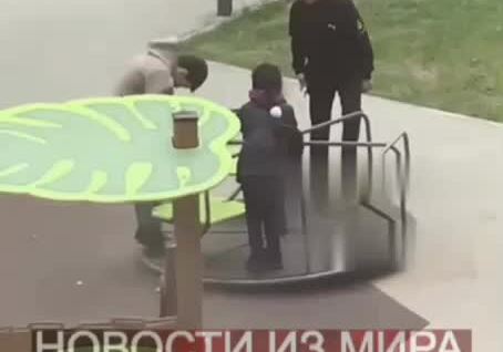 
        Такие маленькие, а уже вандалы    