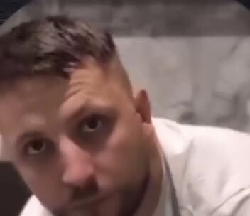 
        Когда оба варианта её не устраивают‎‏    