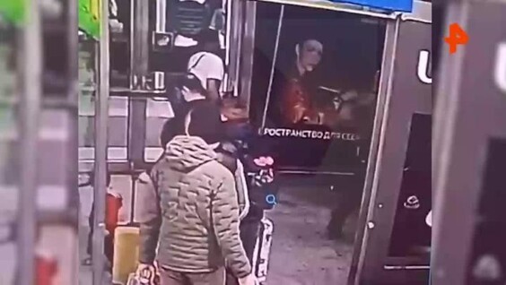 
        В Пулково мужчина напал на охранника    