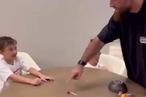
        Жизнь несправедлива    