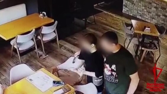 
        Пьяный мужчина угрожал ножом сотрудникам кафе в Подмосковье    