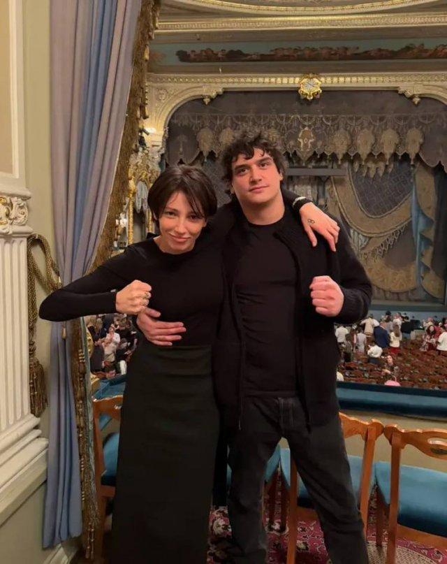 Настя Ивлеева вышла замуж за ведущего канала "Культура" Филиппа Бегака: первые фото