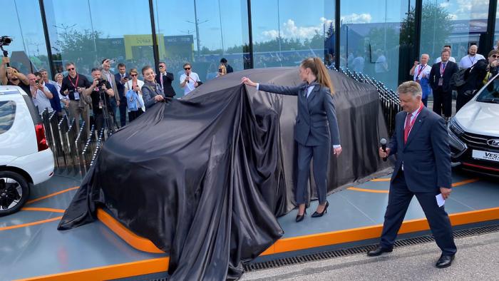 "АвтоВАЗ" представил новый автомобиль — кроссовер Lada Azimut