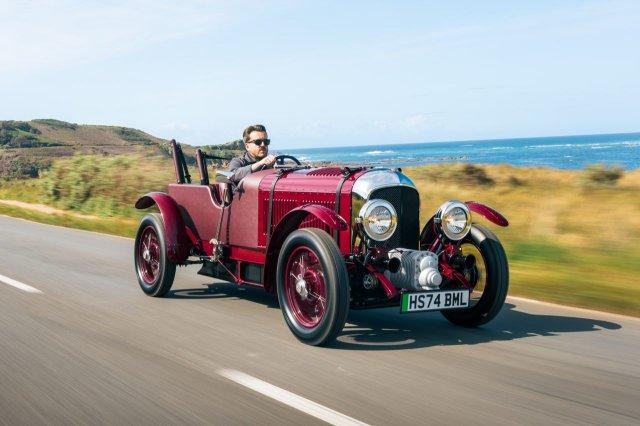 Bentley выпустят винтажный суперкар на электромоторе Blower Jr.