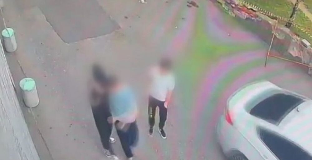 
        Парня ограбили у банкомата после того, как ему не удалось внести крупную сумму    
