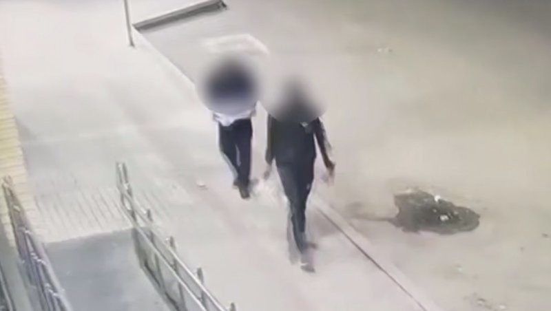 
        Поджигателей нашли по следам из пирожков    