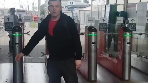 
        Группа приезжих попыталась воспользоваться пригородным поездом без билетов    