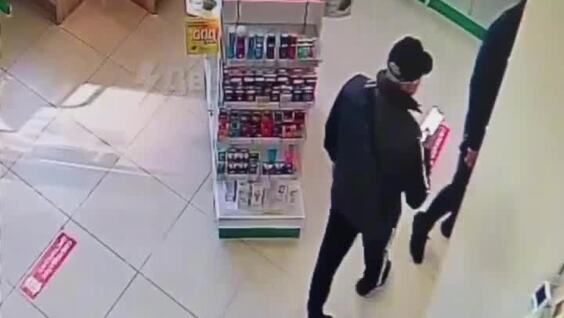 
        Двое мужчин в кепках украли интимную смазку    