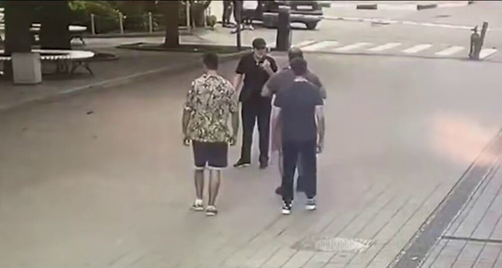 
        Словесная перепалка переросла в поножовщину    