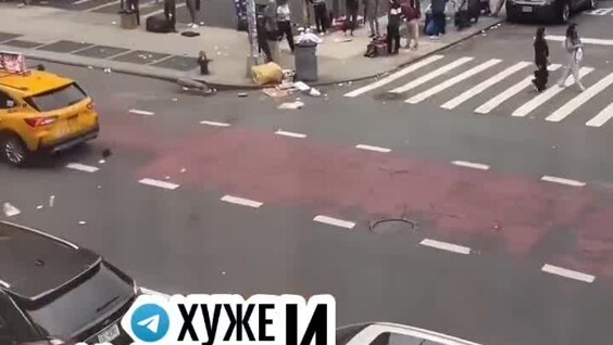 
        Девушка с Манхэттена показала вид из своего окна    