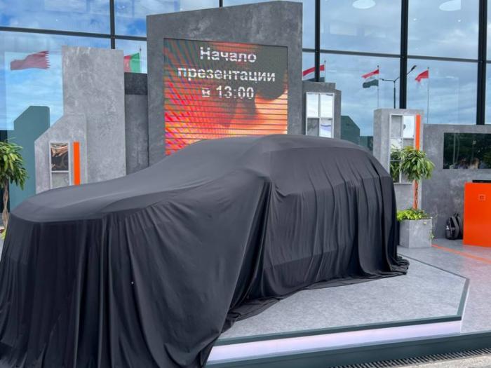 "АвтоВАЗ" представил новый автомобиль — кроссовер Lada Azimut