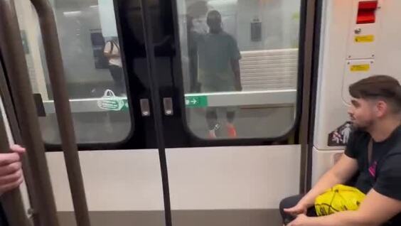 
        Спартанский удар в метро    