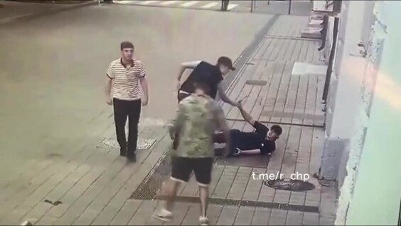 
        Словесная перепалка переросла в поножовщину    