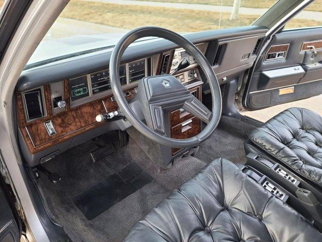 Передняя панель Chrysler New Yorker 1980-х годов