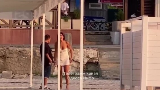 
        В Одессе женщина поколотила своего мужчину на пляже    