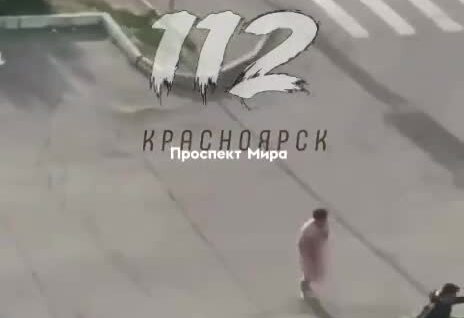 
        Голый мужчина гонялся за прохожим в Красноярске    