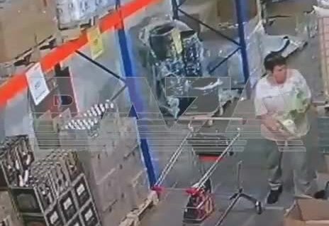
        Банда бабушек украла из магазина водку и закуску    