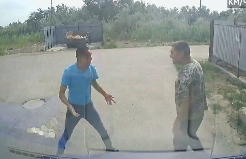 
        В Астрахани мужчина побил водителя автобуса    