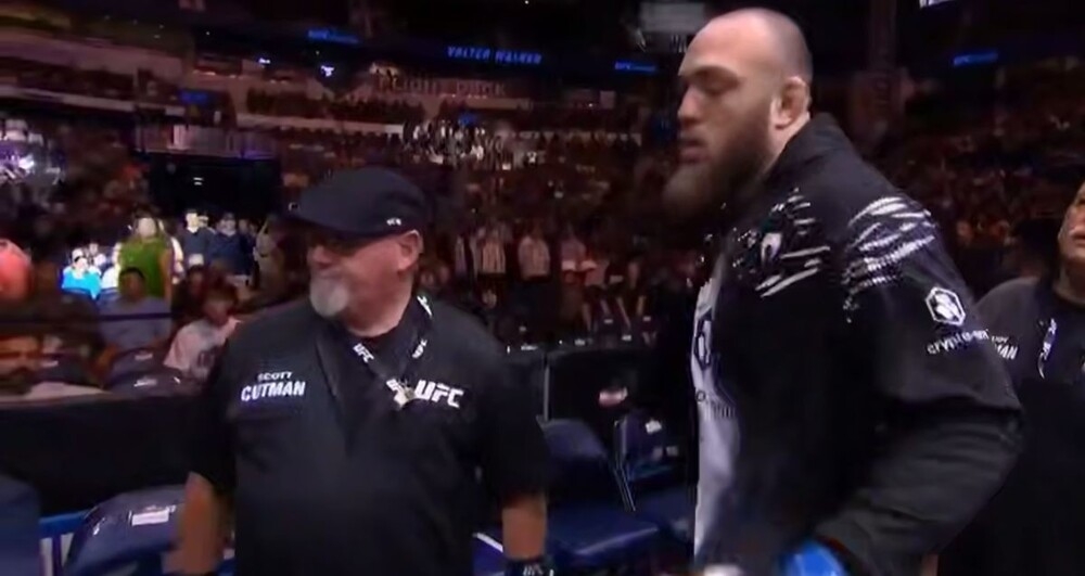
        Боец UFC из Бразилии вышел на ринг под российскую песню «Матушка»    