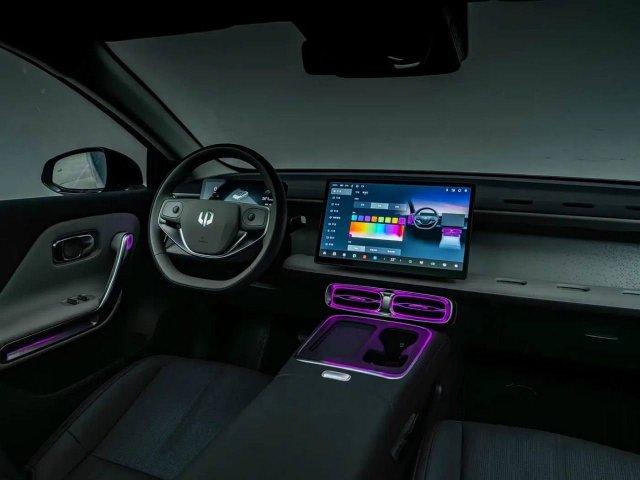 В Китае начали продавать мощный электрокар Leapmotor B01, который дешевле новой Lada Iskra