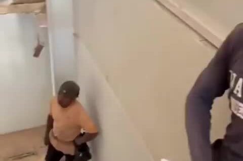 
        Построили лестницу в неправильном направлении    