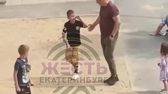 
        Мужчина ударил пенсионерку на детской площадке    