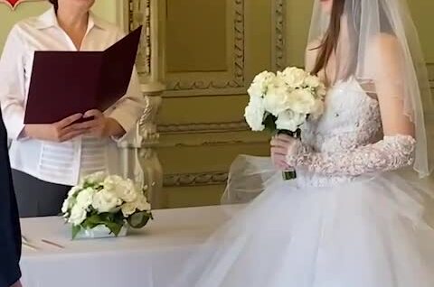 
        В Подмосковье прошла свадьба зумеров    