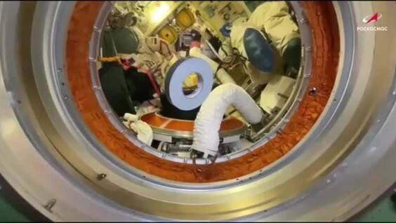 
        Космонавт из Красноярска показал, как проводит свободное время на орбите    