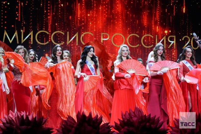 Новая "Миссис Россия - 2025" - 37-летняя Екатерина Семенова из Магнитогорска