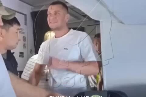 
        "Я русский, мне пофиг!": пьяный мужчина устроил дебош на борту самолете, летевшего из Улан-Удэ в Москву    