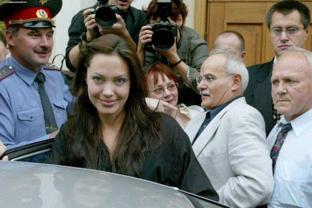 Архив дня: Анджелина Джоли в Москве 2003 год