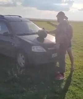 
        Эксперимент на отдыхе: что будет, если положить патрон в арбуз    