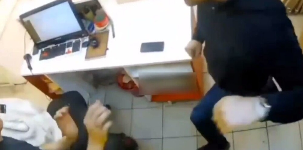 
        В Екатеринбурге мужчина напал на сотрудника пункта выдачи    