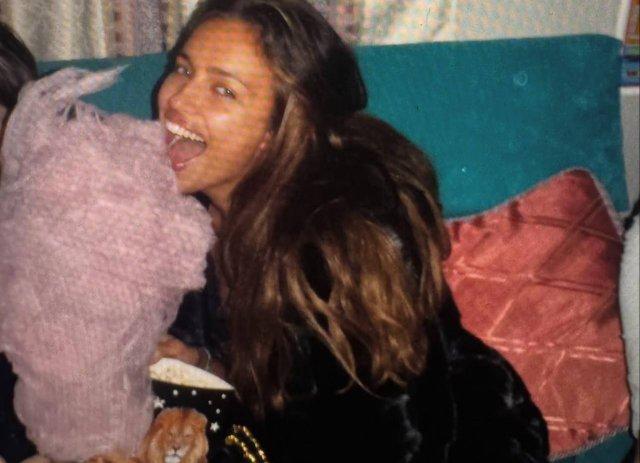 Ирина Шейк расчехлила архивы и показала себя в молодости