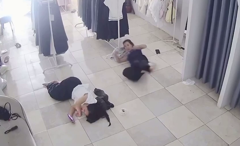 
        Мышка забежала не в ту норку    