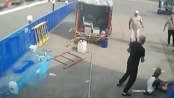 
        Кинул на прогиб: водитель жестоко избил рабочего на новосибирской АЗС    
