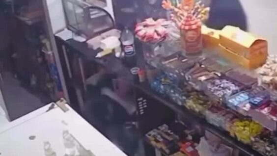 
        Продавец родился в рубашке    