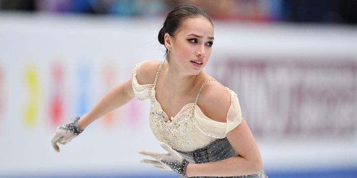 Алина Загитова все больше превращается в женщину (2 фото + 4 видео)